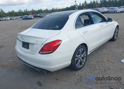 2017 Mercedes-Benz C 300 4Matic z USA, uszkodzony, nr VIN WDDWF4KB6HR215040